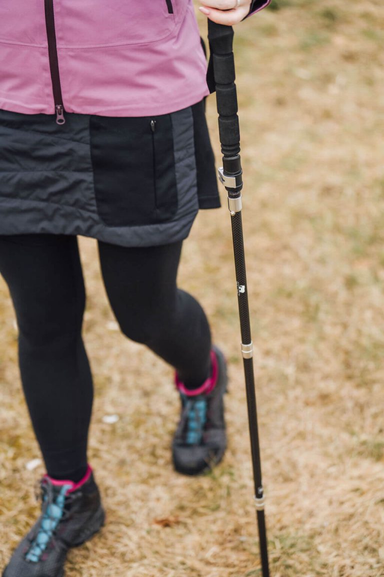 Mujer caminando con bastones 3k Carbon Extreme